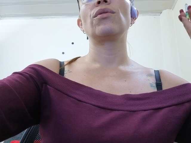 soyemilyhanks live cam on BongaCams