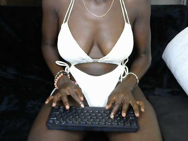 sexxyie live webcam show
