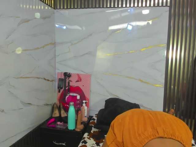 Ashazuri live cam on BongaCams