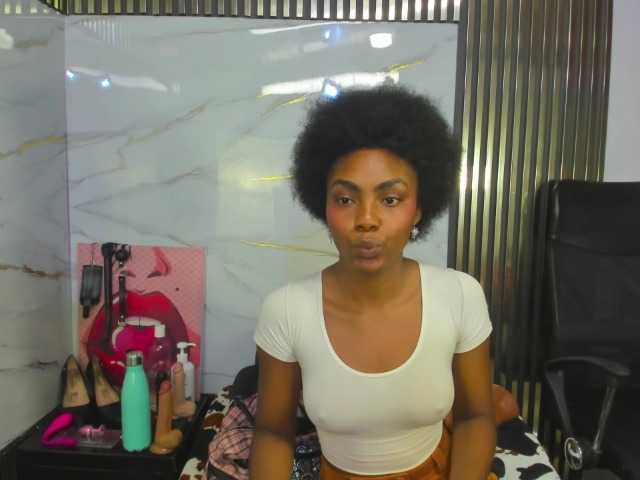 Ashazuri live cam on BongaCams