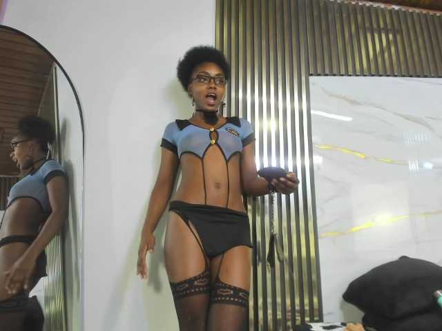 Ashazuri live cam on BongaCams