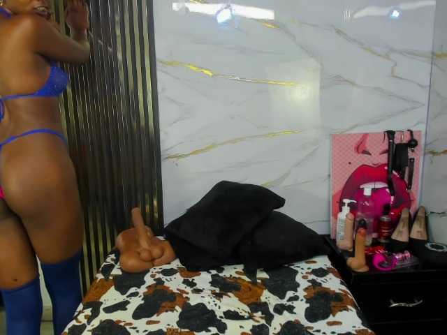 Ashazuri live on BongaCams