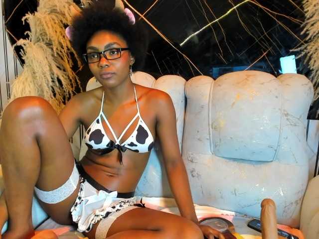 Ashazuri live cam on BongaCams
