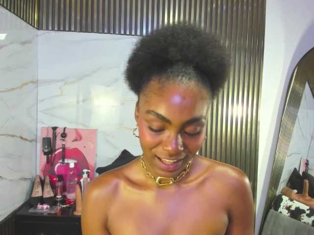 Ashazuri live cam on BongaCams