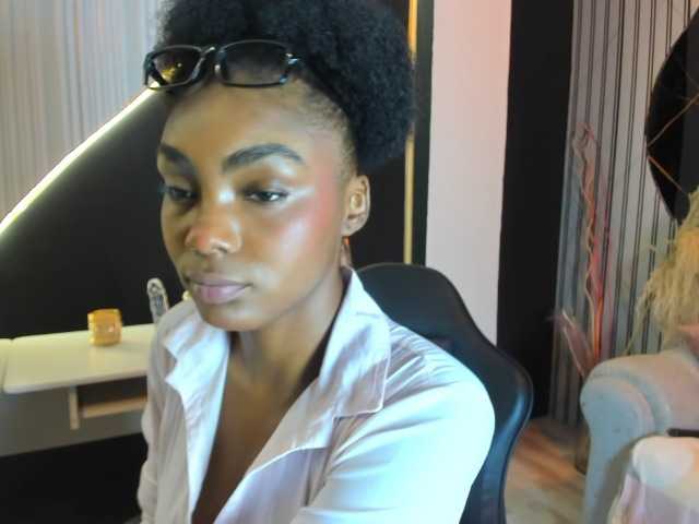 Ashazuri live cam on BongaCams