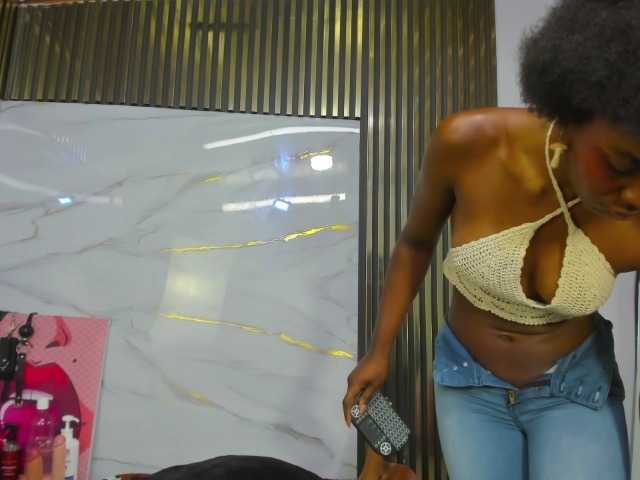 Ashazuri live cam on BongaCams