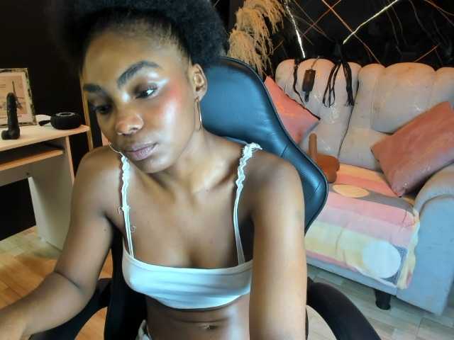 Ashazuri live cam on BongaCams