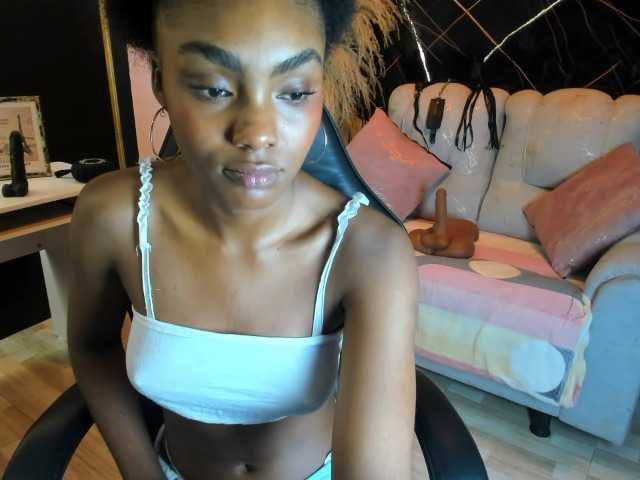 Ashazuri live cam on BongaCams