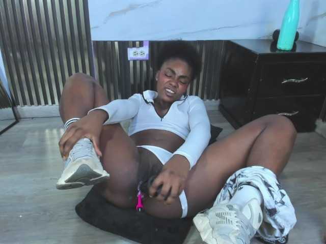 Ashazuri live cam on BongaCams