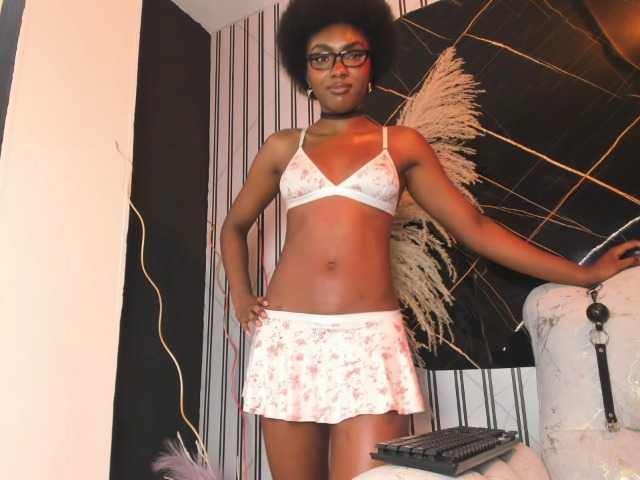 Ashazuri live cam on BongaCams