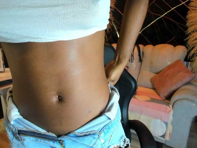 Ashazuri live cam on BongaCams