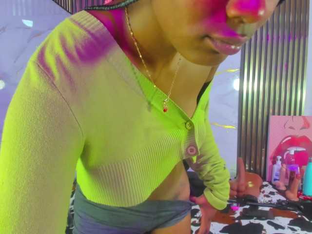 Ashazuri live cam on BongaCams