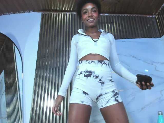 Ashazuri live cam on BongaCams