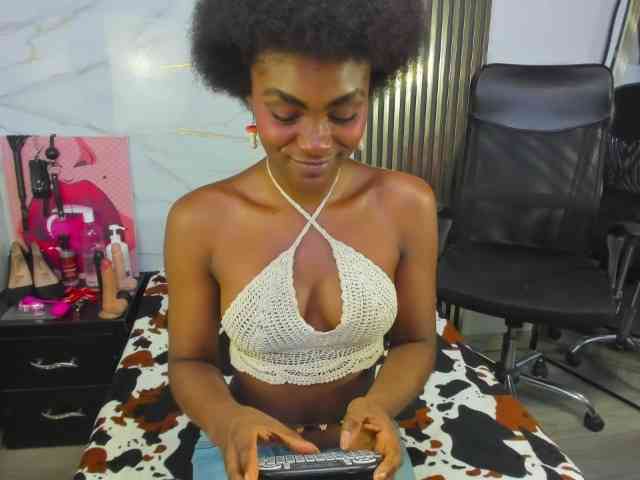 Ashazuri Live Webcam on BongaCams