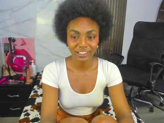 Ashazuri Live Webcam on BongaCams