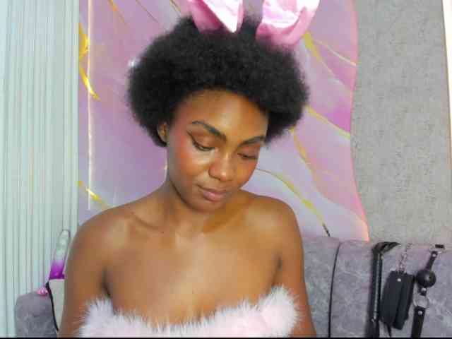 Ashazuri's cam show statistics and live stream