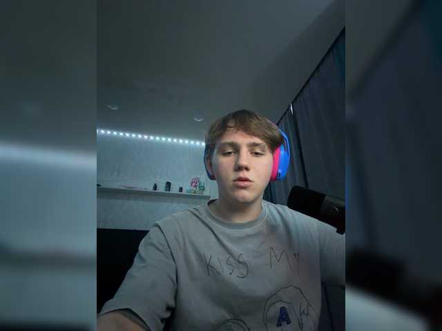 tiny-t0n live webcam show