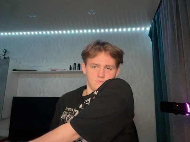tiny-t0n live webcam show