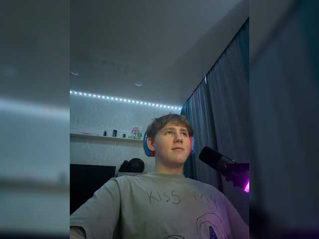 tiny-t0n live webcam show