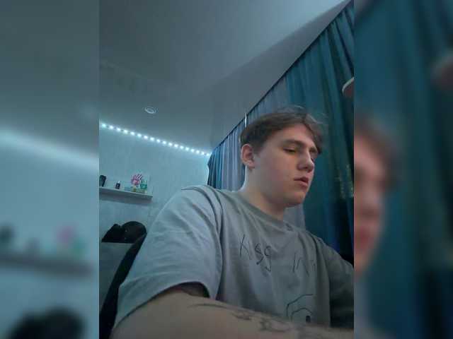 tiny-t0n live webcam show