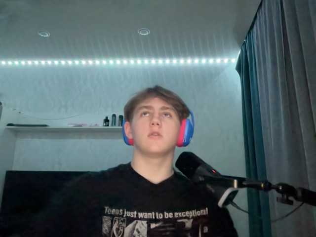tiny-t0n live webcam show
