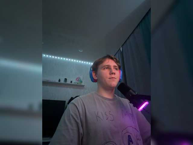 tiny-t0n live webcam show