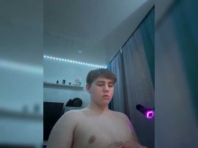 tiny-t0n live webcam show