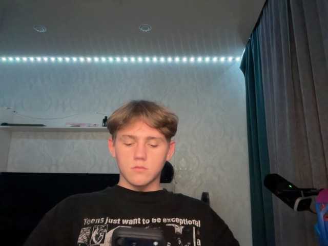 tiny-t0n live webcam show