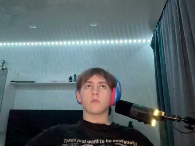 tiny-t0n live webcam show