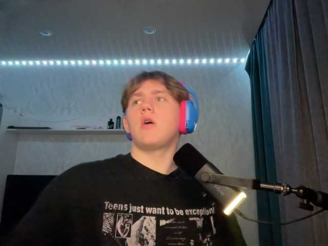 tiny-t0n live webcam show