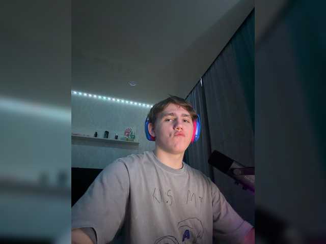 tiny-t0n live webcam show