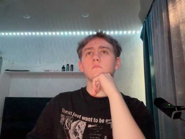 tiny-t0n live webcam show