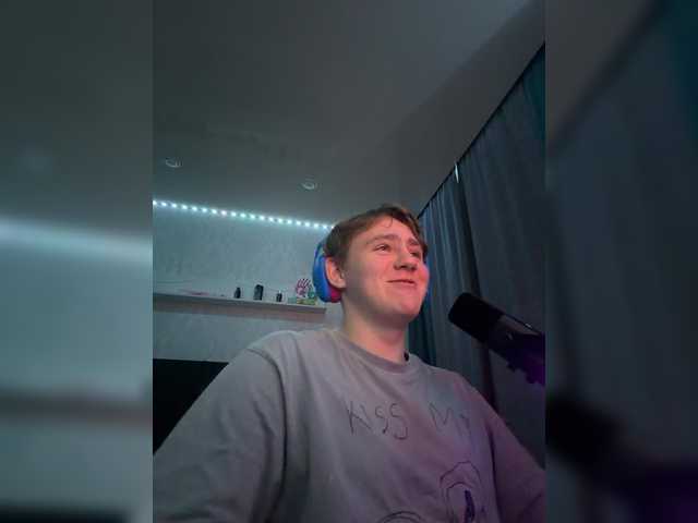 tiny-t0n live webcam show