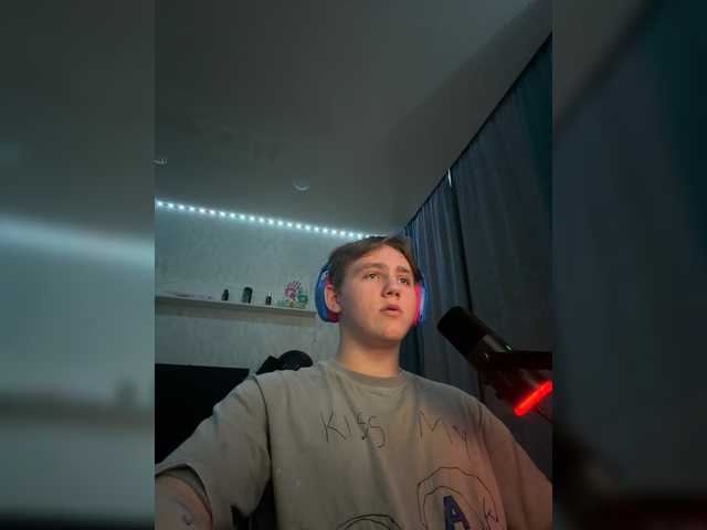 tiny-t0n live webcam show