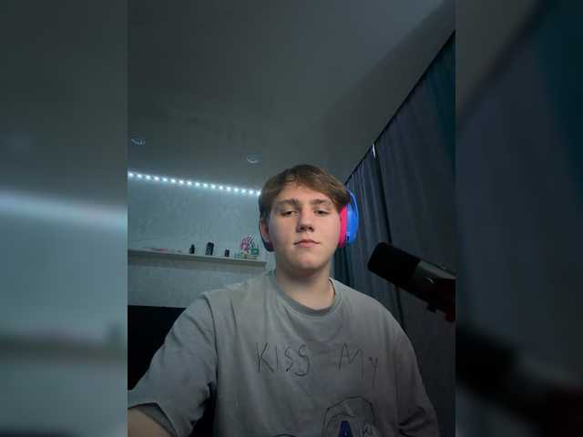 tiny-t0n live webcam show