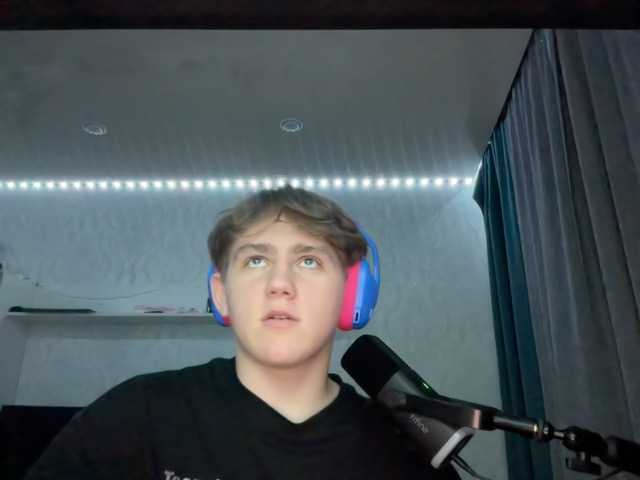tiny-t0n live webcam show