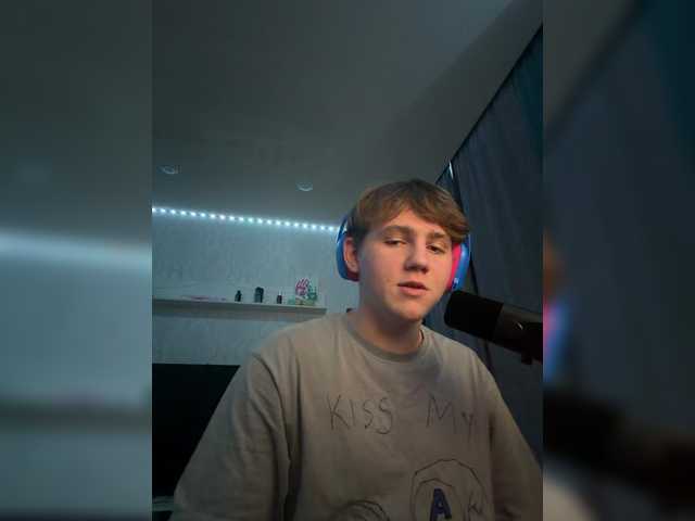 tiny-t0n live webcam show