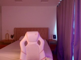 Cassandra-Avery Porn Show
