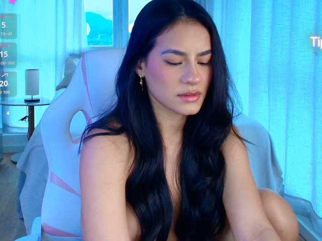 Cassandra-Avery live cam on BongaCams