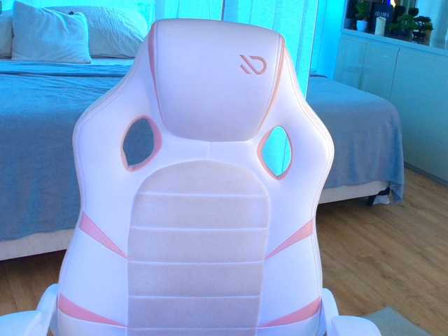 Cassandra-Avery live cam preview