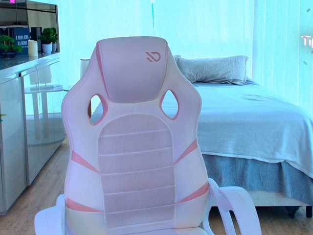 Cassandra-Avery live cam on BongaCams
