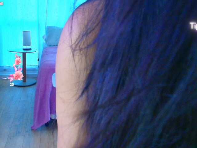 Cassandra-Avery live cam on BongaCams