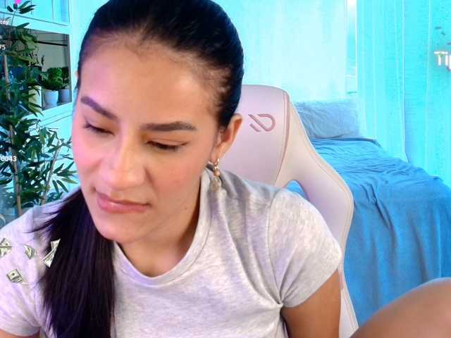 Cassandra-Avery live cam on BongaCams
