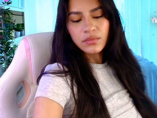 Cassandra-Avery live cam on BongaCams