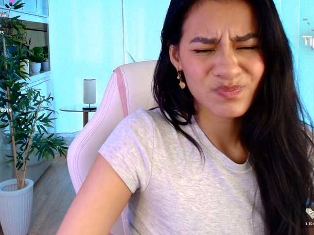 Cassandra-Avery live cam on BongaCams