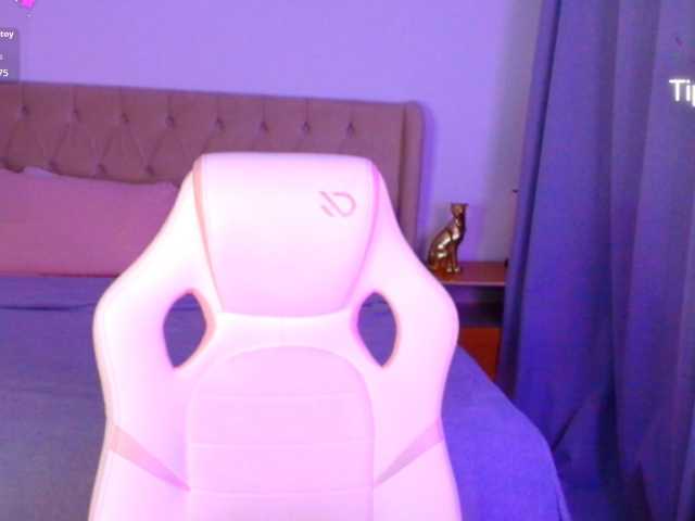 Cassandra-Avery, en directo ahora en BongaCams