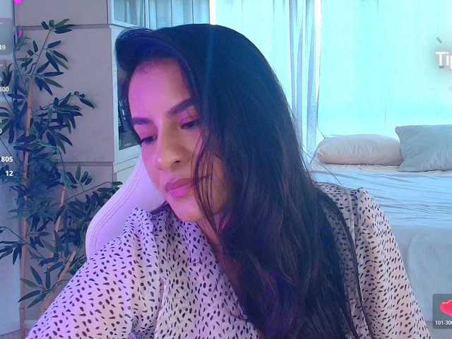 Cassandra-Avery live cam on BongaCams