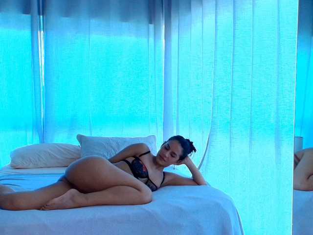 Cassandra-Avery live cam on BongaCams
