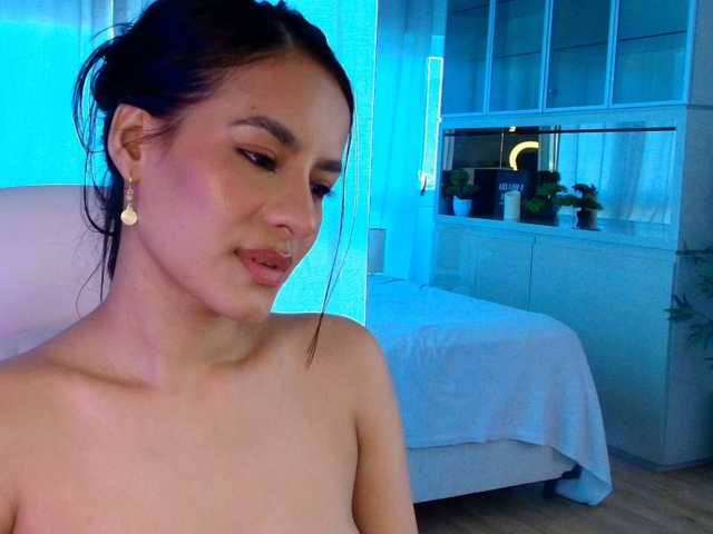 Cassandra-Avery live cam on BongaCams