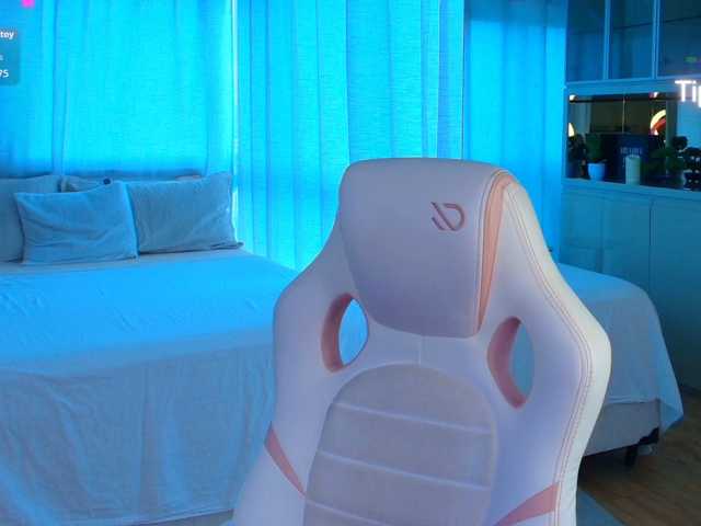 Cassandra-Avery, en vivo ahora en BongaCams